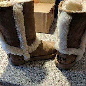 Like new Ugg boots 7